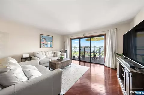 101 State Rt 5 #302, Edgewater, NJ 07020