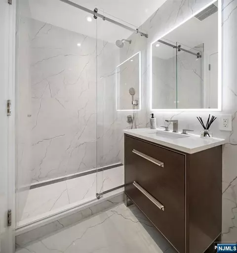 Bath - 648 Falmouth Ave, Paramus, NJ 07652 photo 5 of 6