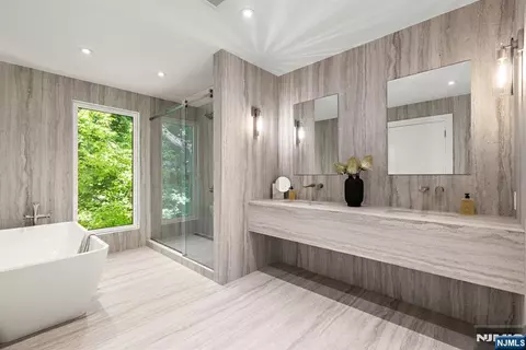 Bath - 648 Falmouth Ave, Paramus, NJ 07652 photo 3 of 6