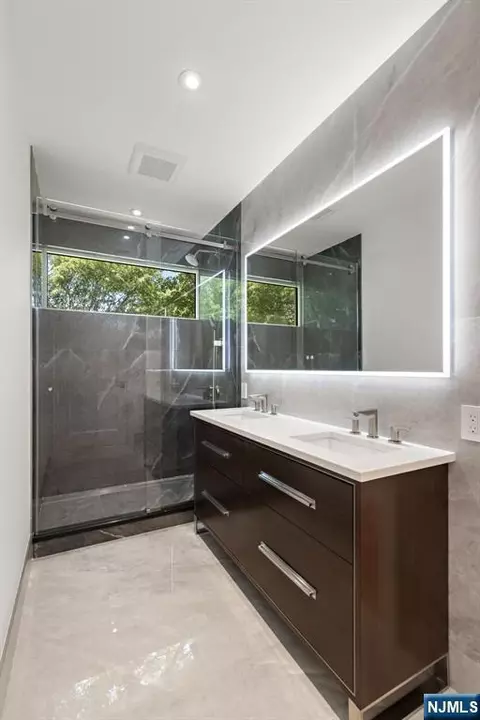 Bath - 648 Falmouth Ave, Paramus, NJ 07652 photo 4 of 6