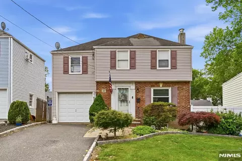 32 Lerome Pl, Teaneck, NJ 07666