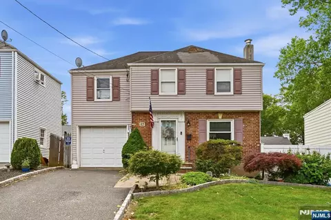 32 Lerome Pl, Teaneck, NJ 07666