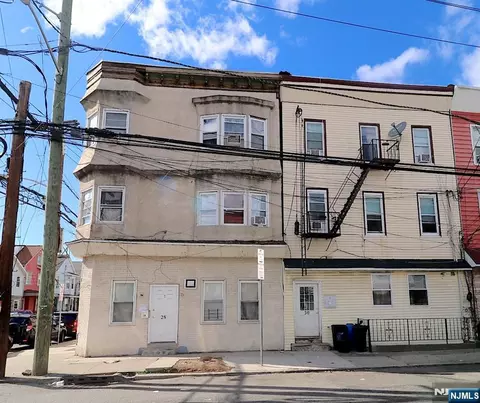 30 Fleming Ave, Newark, NJ 07105