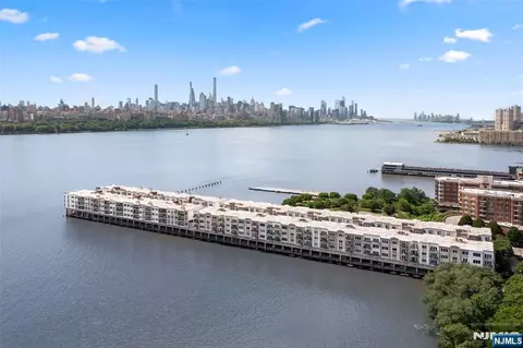 250 The Promenade, Edgewater, NJ 07020