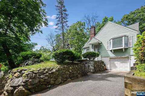 111 Jackson Ave, Wayne, NJ 07470