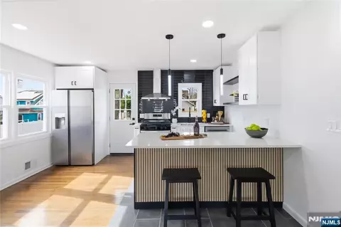 116 Washington Pl, Teaneck, NJ 07666