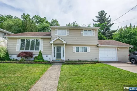 319 Winifred Dr, Totowa, NJ 07512