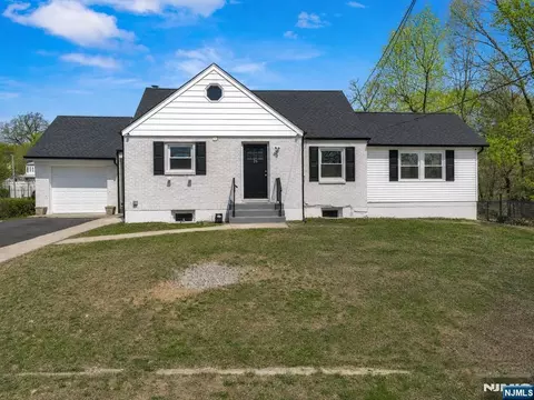 29 Stansfield Pl, North Haledon, NJ 07508
