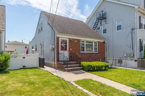 19 Albert St, North Arlington, NJ 07031