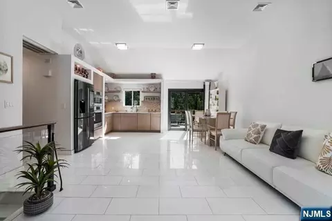 531 Chestnut Pl, Teaneck, NJ 07666