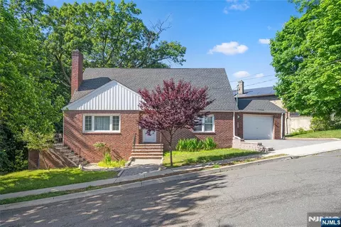 553 Ray Ave, Ridgefield, NJ 07657