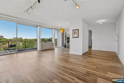 3 Horizon Rd #1021, Fort Lee, NJ 07024