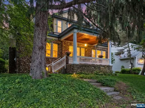 164 S Highwood Ave, Glen Rock, NJ 07452