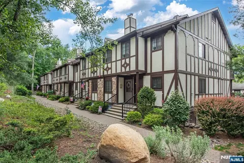 309 Mark Twain Way, Mahwah, NJ 07430