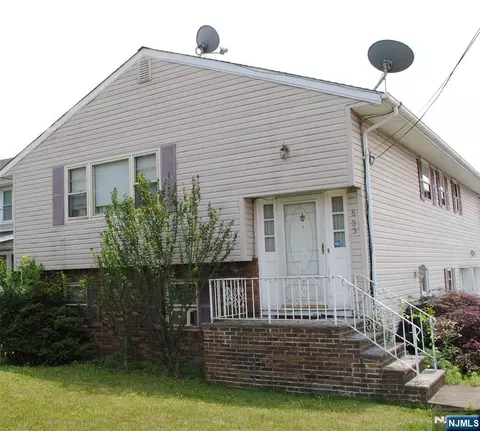 633 Totowa Rd, Totowa, NJ 07512