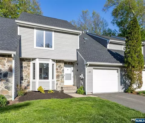 22 Flynn Pl, Wayne, NJ 07470