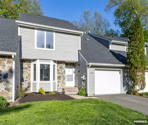 22 Flynn Pl, Wayne, NJ 07470