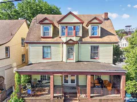 366 7th Ave, Newark, NJ 07107