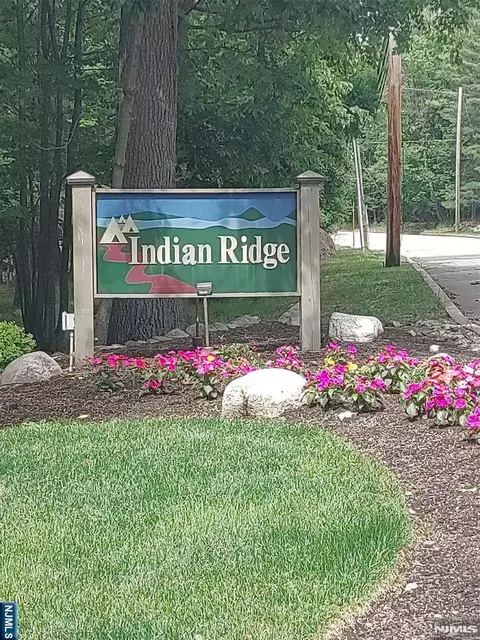2111 Hilltop Rd, Mahwah, NJ 07430