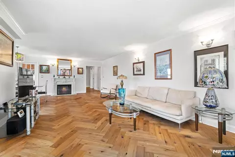 7855 Boulevard E #6A, North Bergen, NJ 07047