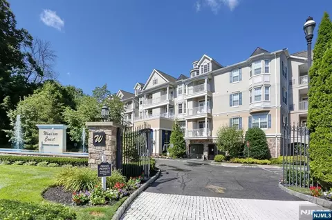 175 Rochelle Ave #321, Rochelle Park, NJ 07662