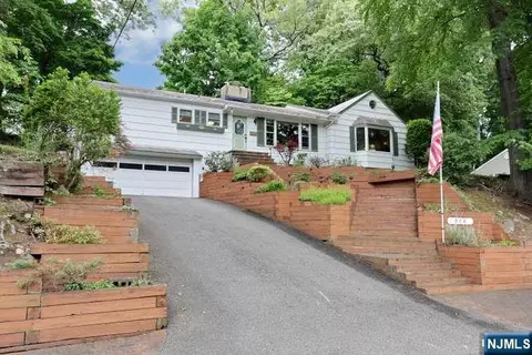 908 N Monroe St, Ridgewood, NJ 07450