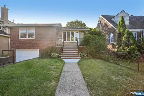 1018 Inwood Ter, Fort Lee, NJ 07024
