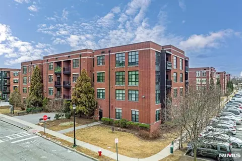 2208 Riverview Ave #208, Englewood, NJ 07631