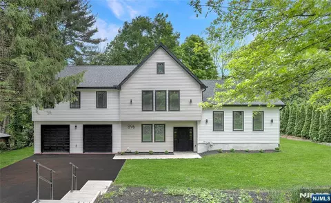 896 Union Valley Rd, West Milford, NJ 07480