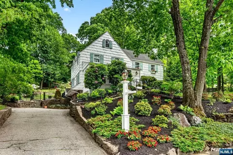 15 Afterglow Ave, Verona, NJ 07044