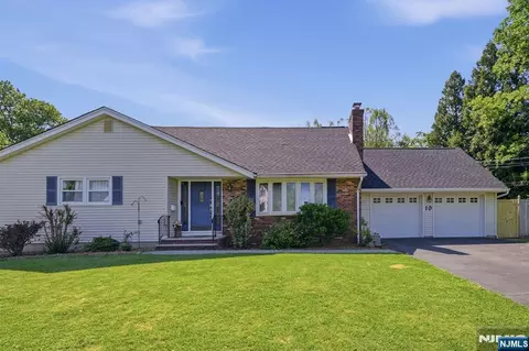 10 Happel Ct, Scotch Plains, NJ 07076