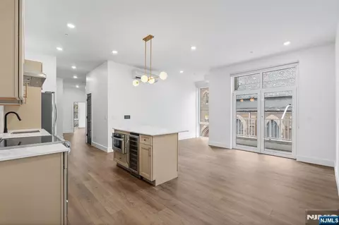 21 Lincoln Park #203, Newark, NJ 07102