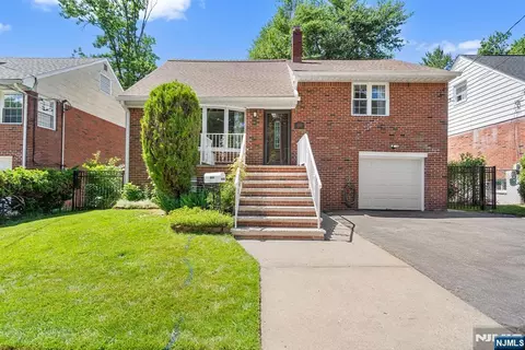 1095 Harvard Pl, Fort Lee, NJ 07024