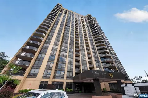 900 Palisade Ave #2403, Fort Lee, NJ 07024