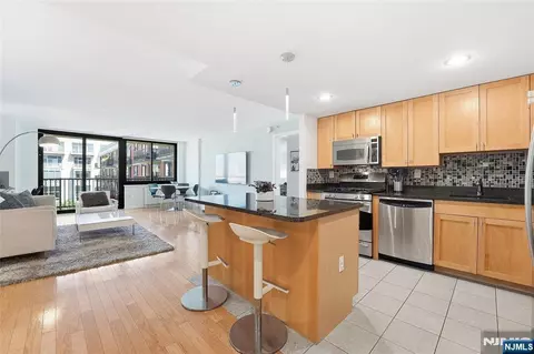 700 Grove St #11A, Jersey City, NJ 07310