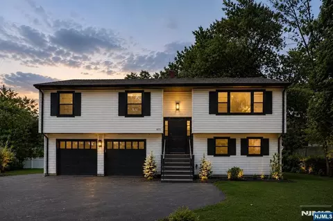 415 Goffle Rd, Wyckoff, NJ 07481