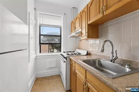 Kitchen - 303 Hamilton Pl #C2, Hackensack, NJ 07601 photo 4 of 5