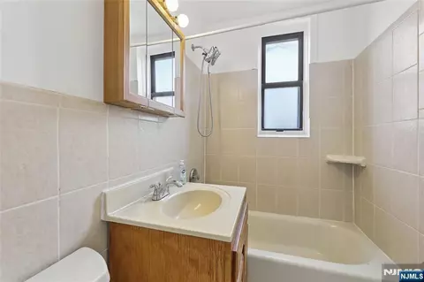 Bath - 303 Hamilton Pl #C2, Hackensack, NJ 07601 photo 2 of 4
