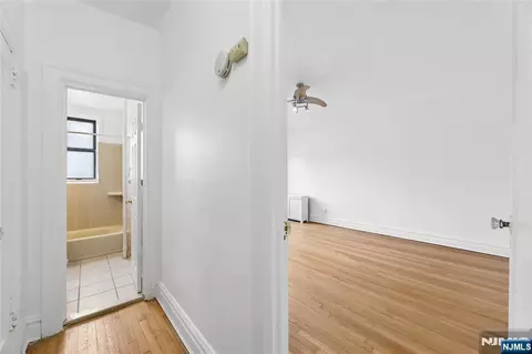 Entry Way - 303 Hamilton Pl #C2, Hackensack, NJ 07601 photo 6 of 7