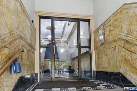 Entry Way - 303 Hamilton Pl #C2, Hackensack, NJ 07601 photo 1 of 7