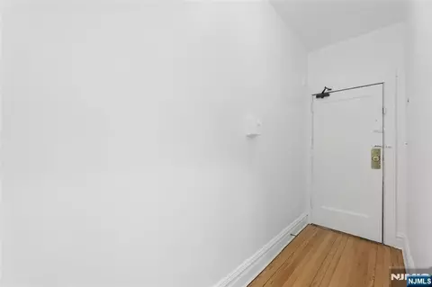 Entry Way - 303 Hamilton Pl #C2, Hackensack, NJ 07601 photo 4 of 7