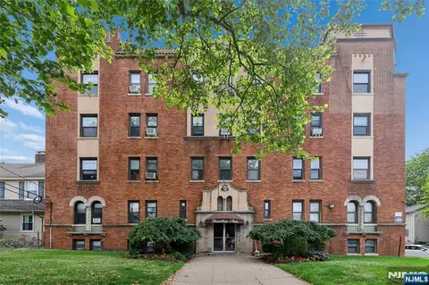 303 Hamilton Pl #C2, Hackensack, NJ 07601