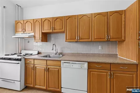Kitchen - 303 Hamilton Pl #C2, Hackensack, NJ 07601 photo 3 of 5