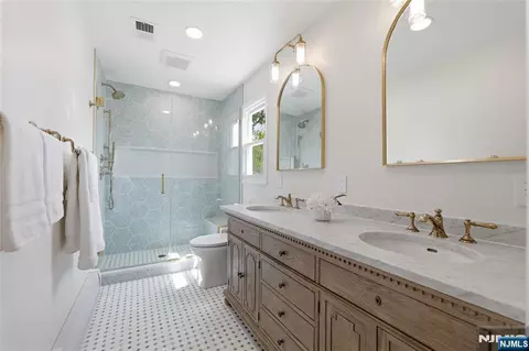 Bath - 508 Tether Ln, Paramus, NJ 07652 photo 2 of 5
