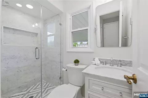 Bath - 508 Tether Ln, Paramus, NJ 07652 photo 1 of 5