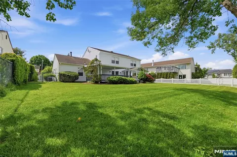 Exterior - 508 Tether Ln, Paramus, NJ 07652 photo 5 of 7