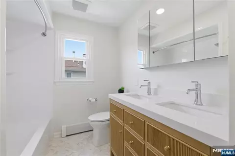 Bath - 508 Tether Ln, Paramus, NJ 07652 photo 4 of 5