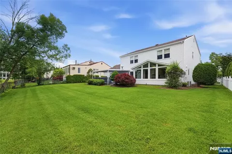 Exterior - 508 Tether Ln, Paramus, NJ 07652 photo 6 of 7