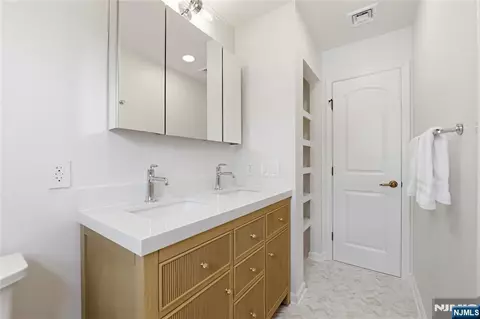 Bath - 508 Tether Ln, Paramus, NJ 07652 photo 5 of 5