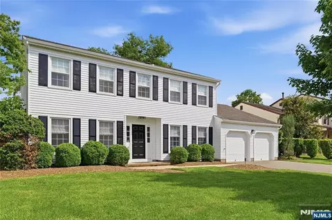 508 Tether Ln, Paramus, NJ 07652